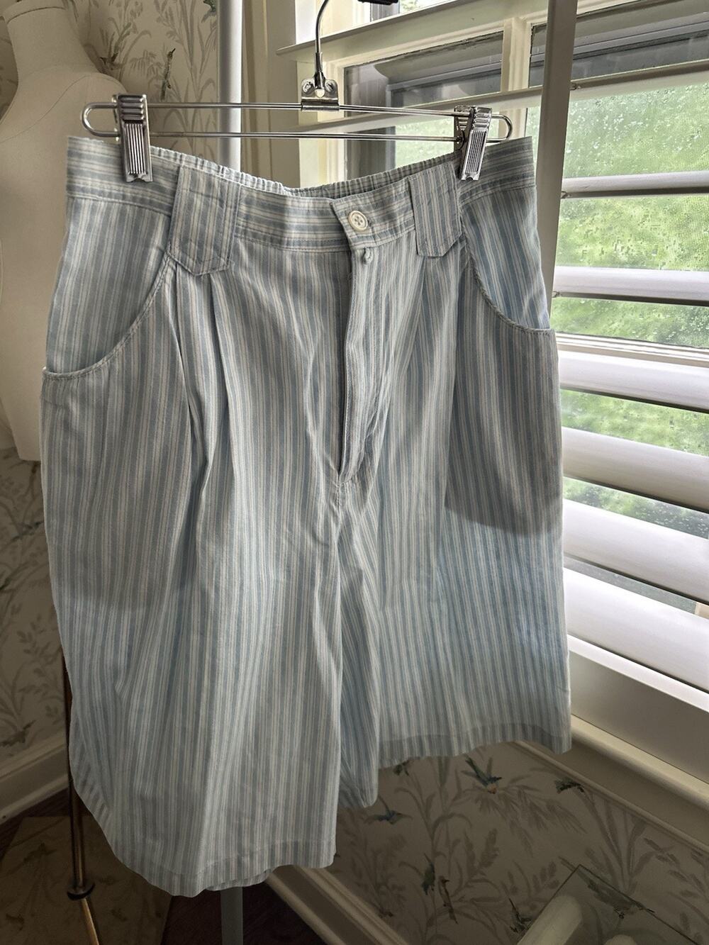 Y2K Vintage chaussport Blue Pinstripe High Rise Mom Denim Shorts Medium